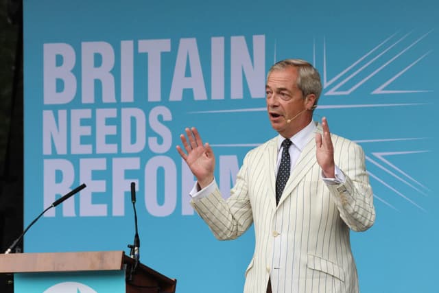 Farage dimite para volver a presentarse al Parlamento británico