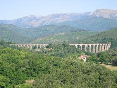 La ruta francesa que une bicicleta, tren y pueblos de montaña