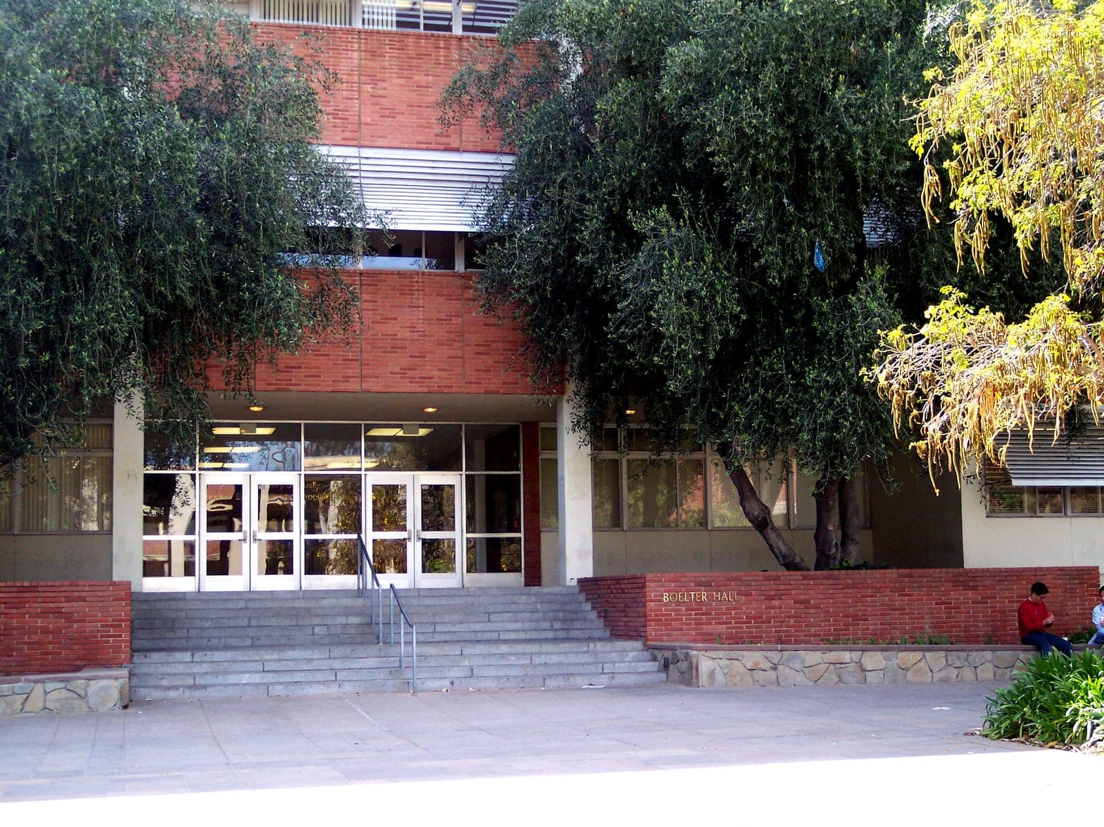 UCLA crea un puente para acelerar los chips de la IA