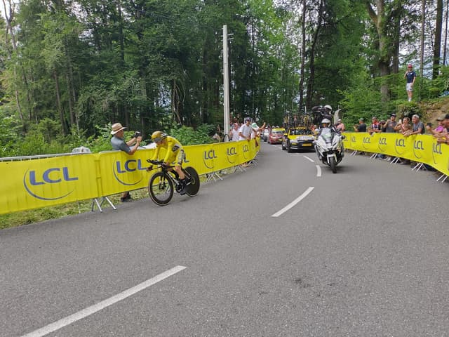 Vingegaard se pone el primer maillot amarillo del Tour