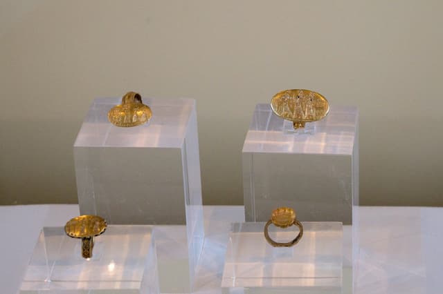 Anillos griegos de la Edad del Bronce pudieron usar hierro de meteoritos