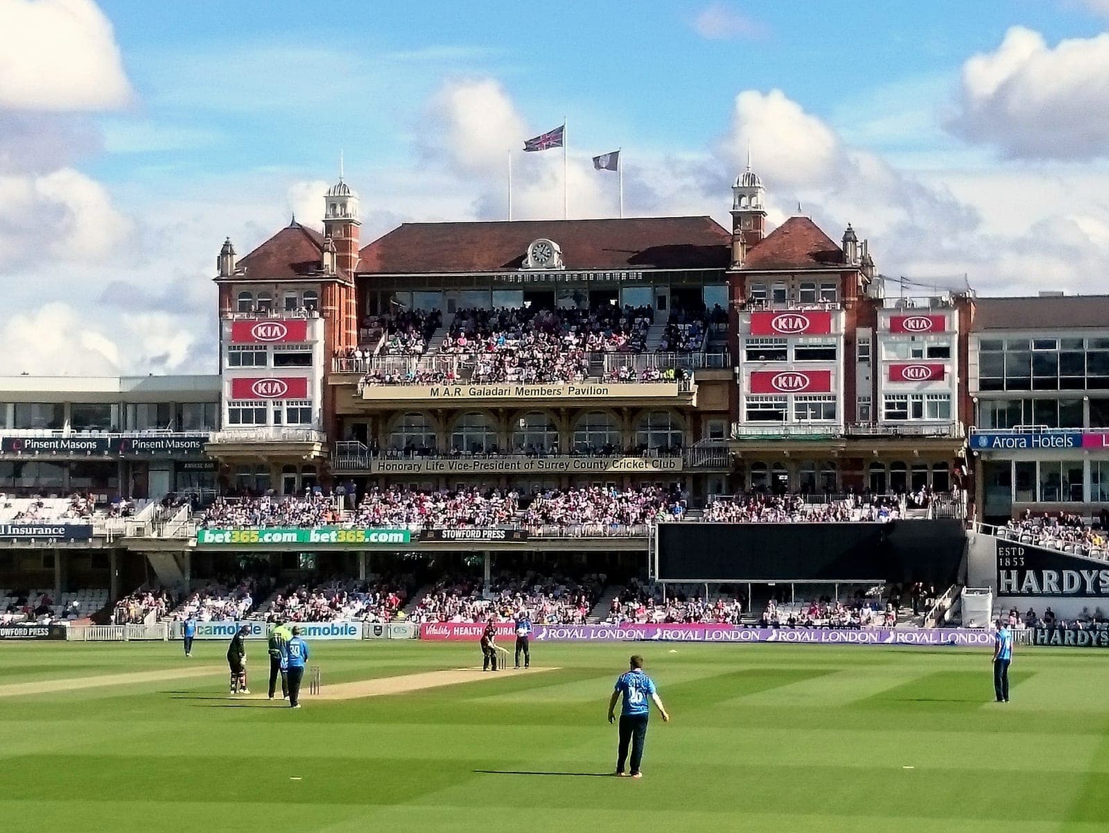 Bethell impulsa a Inglaterra en The Oval