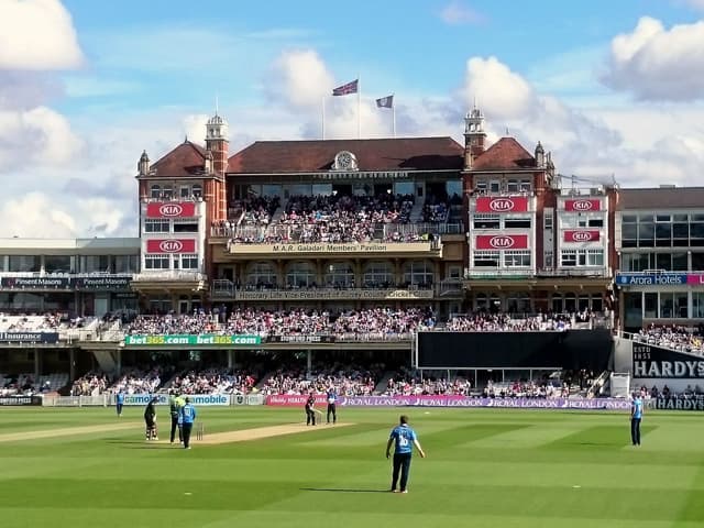 Bethell impulsa a Inglaterra en The Oval