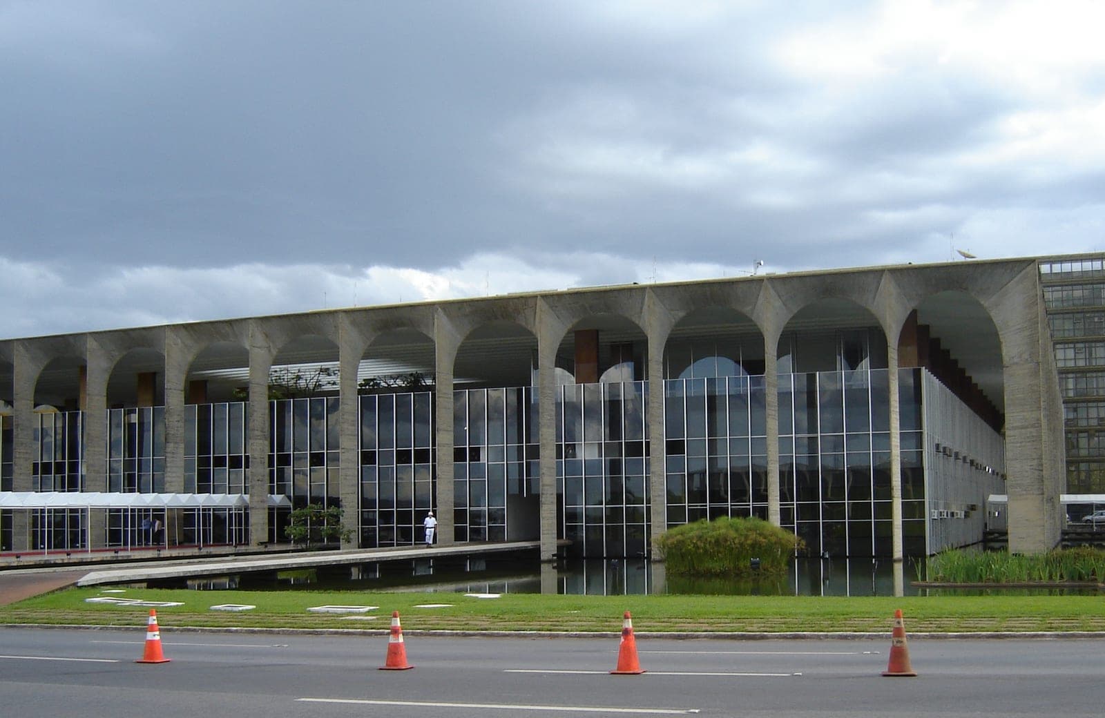 Brasil niega visados a dos funcionarios de Estados Unidos antes de las elecciones