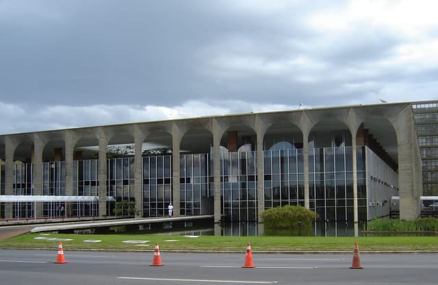 Brasil niega visados a dos funcionarios de Estados Unidos antes de las elecciones