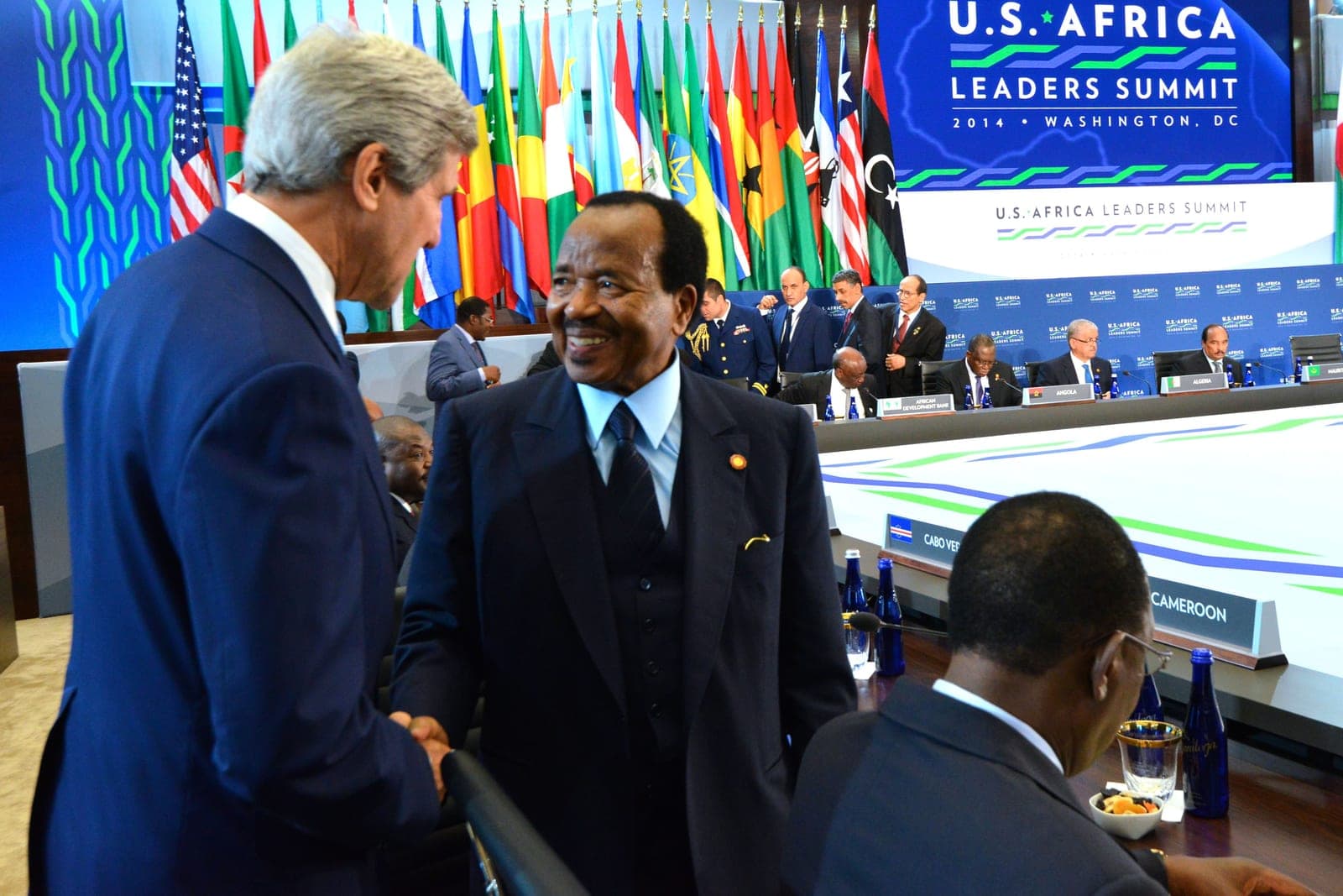 Camerún debate la sucesión de Paul Biya