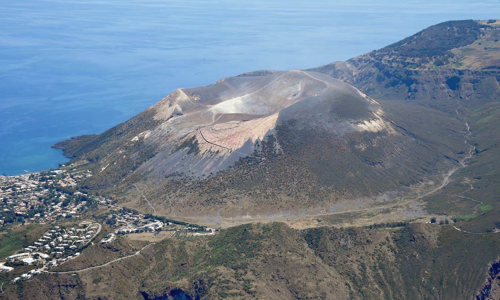 Drones autónomos ayudan a vigilar los gases de los volcanes