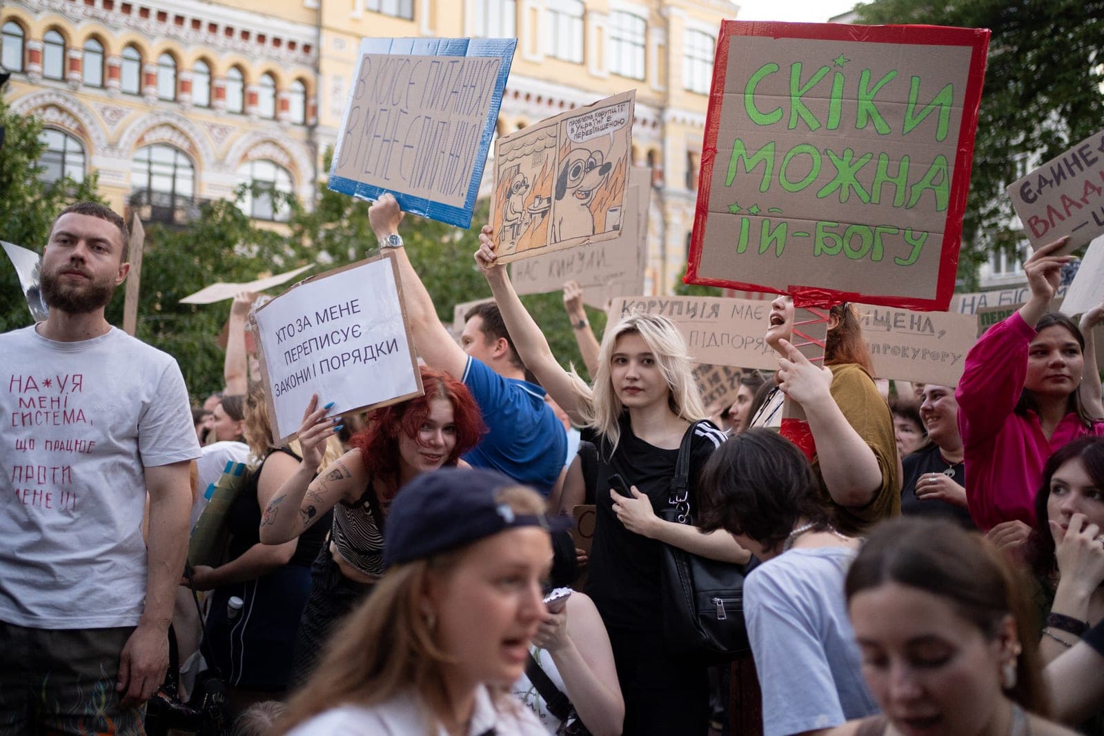 Las investigaciones por corrupción se acercan al círculo de Zelenskyy