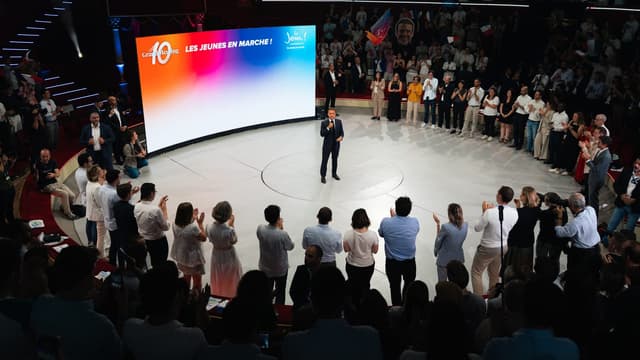 Macron presenta otra propuesta para limitar las redes sociales a los menores de 15 años