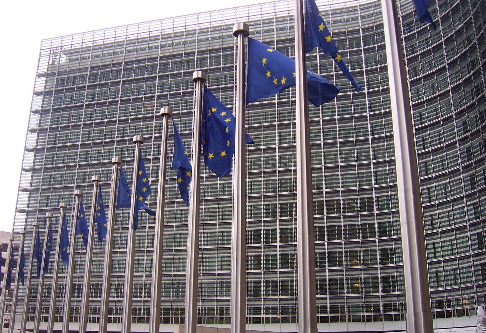 Macron y Sánchez rechazan los centros de retorno fuera de la UE