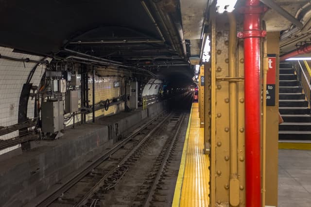 Un nuevo mosaico llena de imaginación el metro de Brooklyn