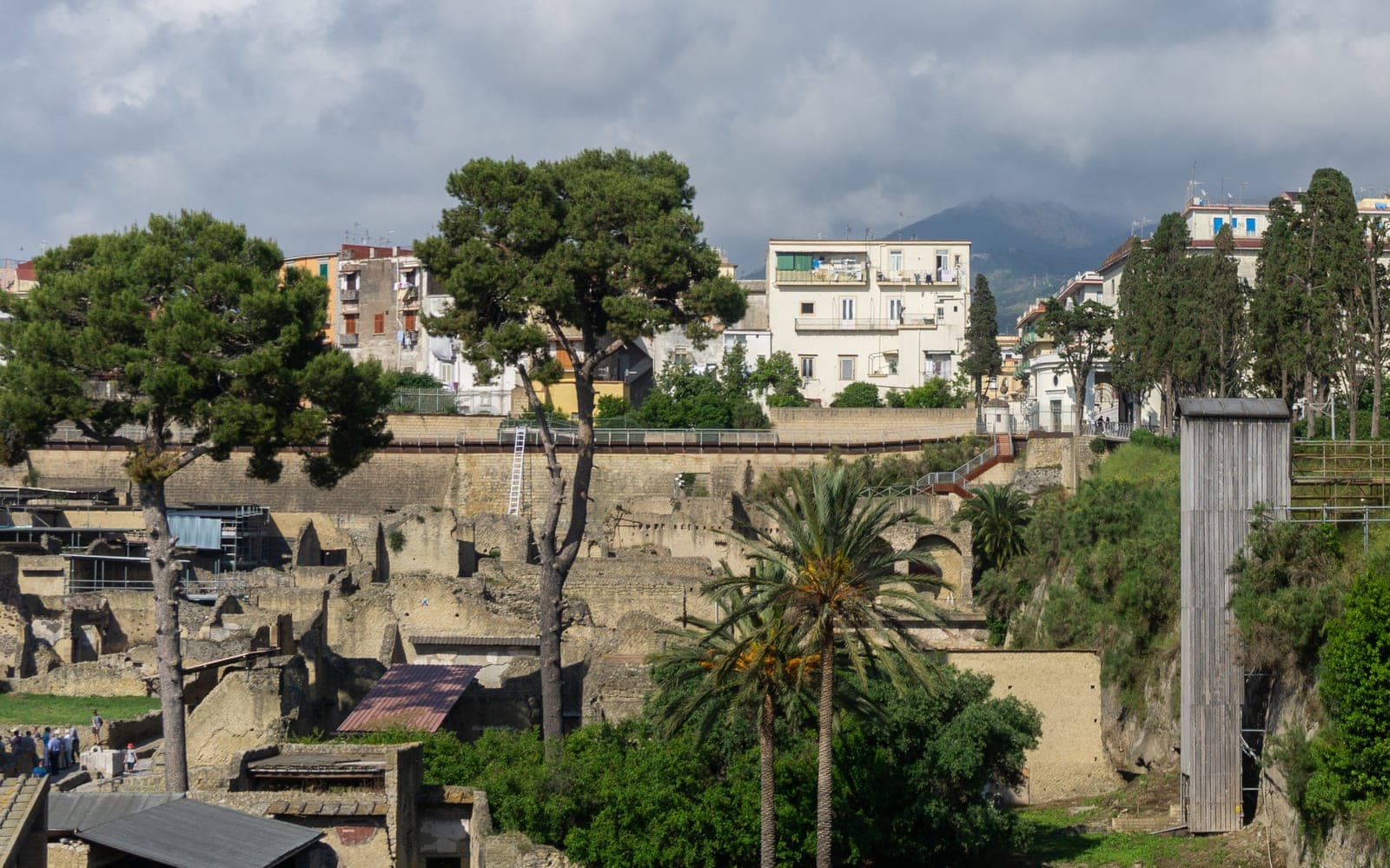 Nápoles en tren entre ruinas y volcanes