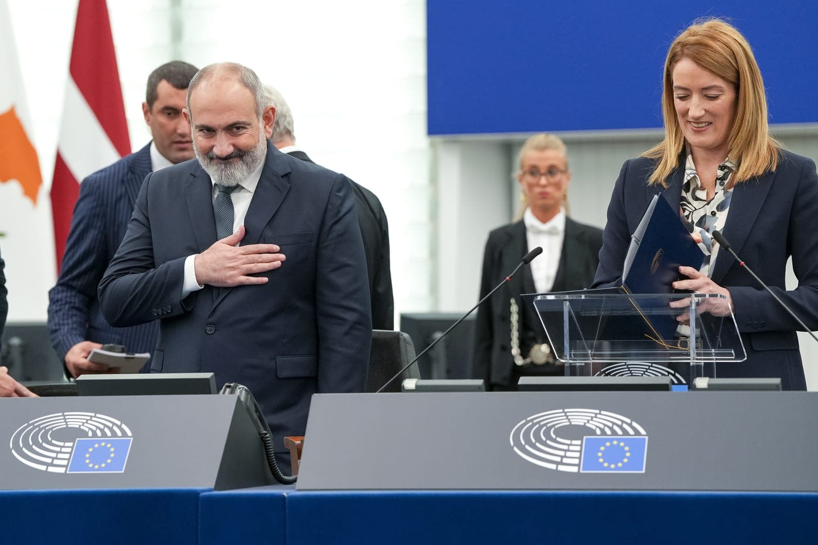 Pashinyan refuerza su mandato en las elecciones de Armenia