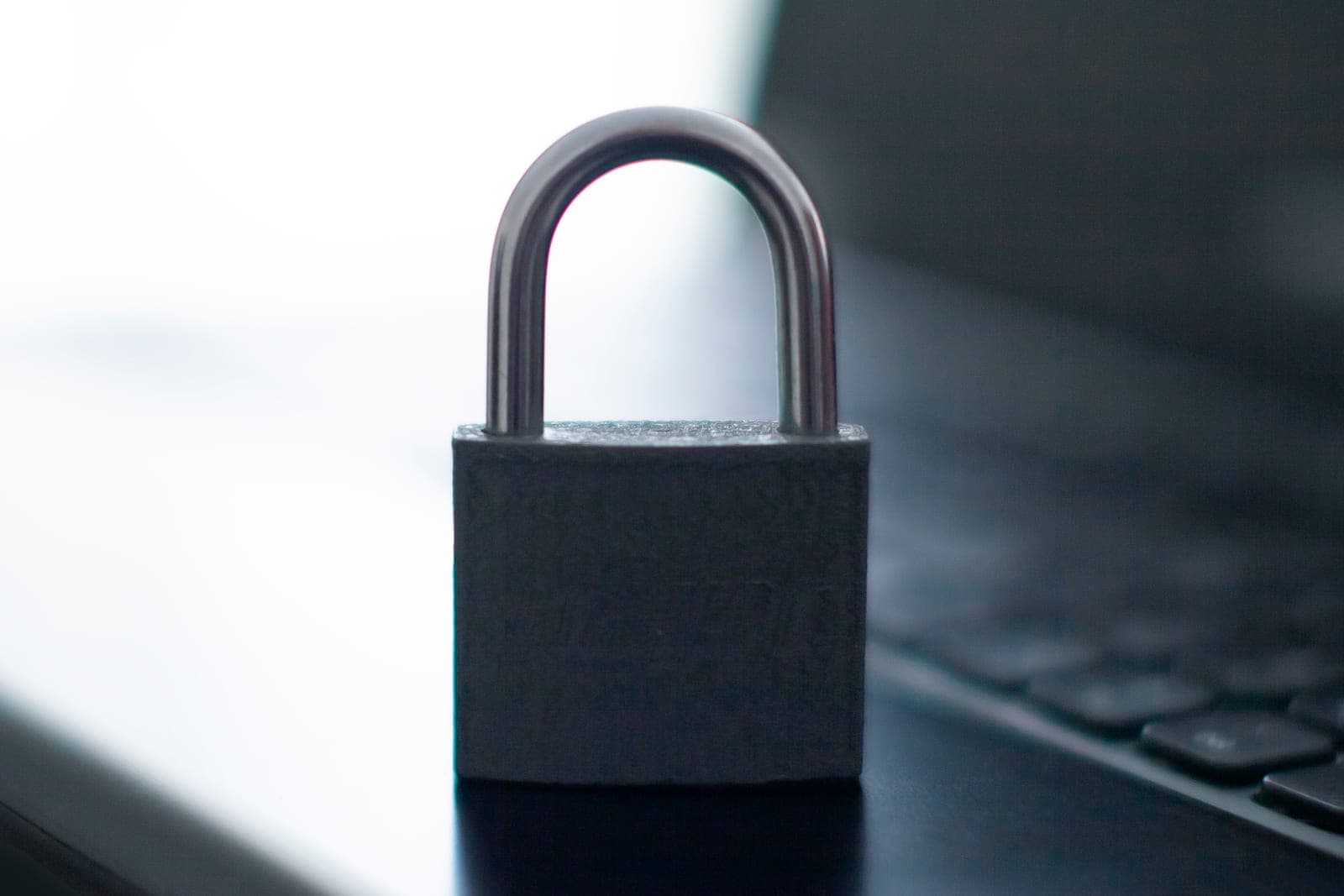 Falsos avisos sobre claves de acceso permiten robar datos de Microsoft 365