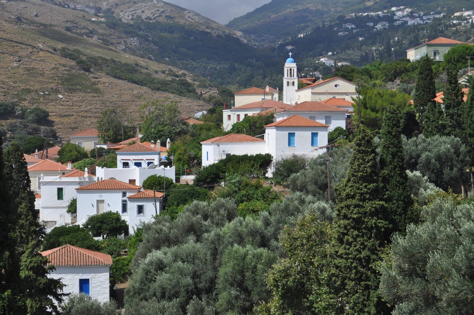Un refugio en una colina de Andros