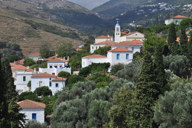 Un refugio en una colina de Andros