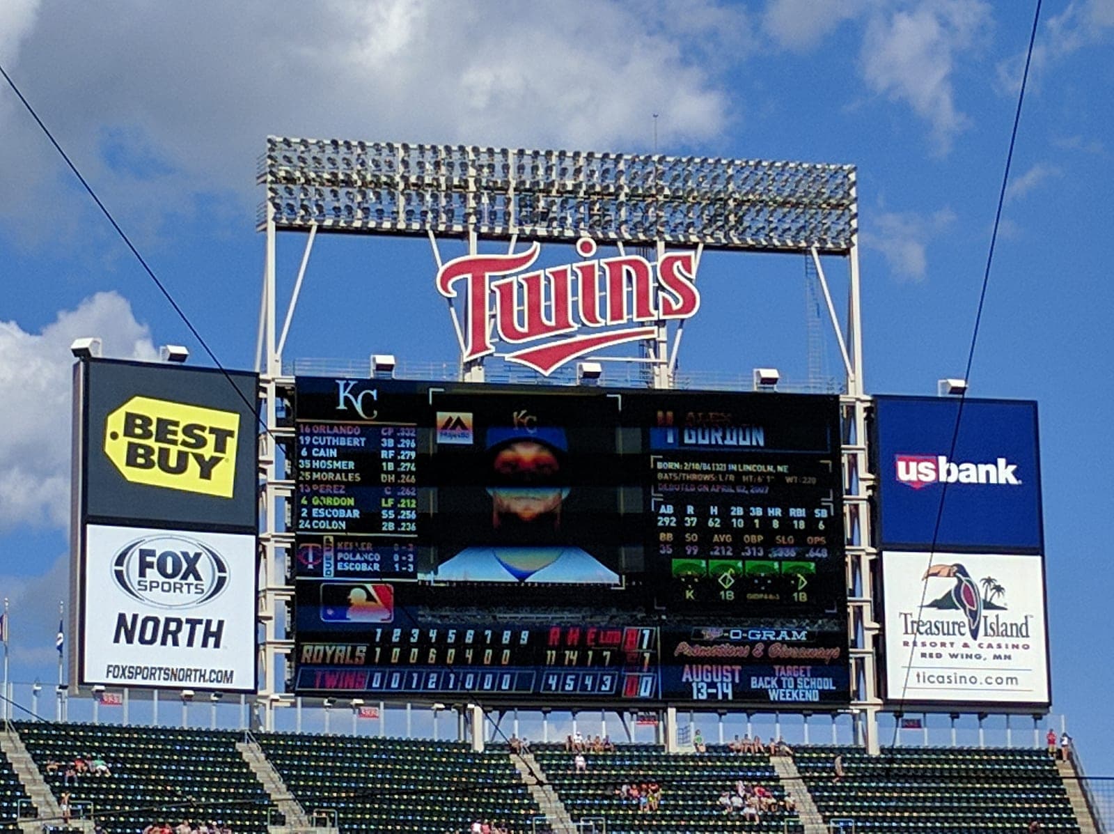 Los Twins remontan ante los Royals con un final de Brooks Lee
