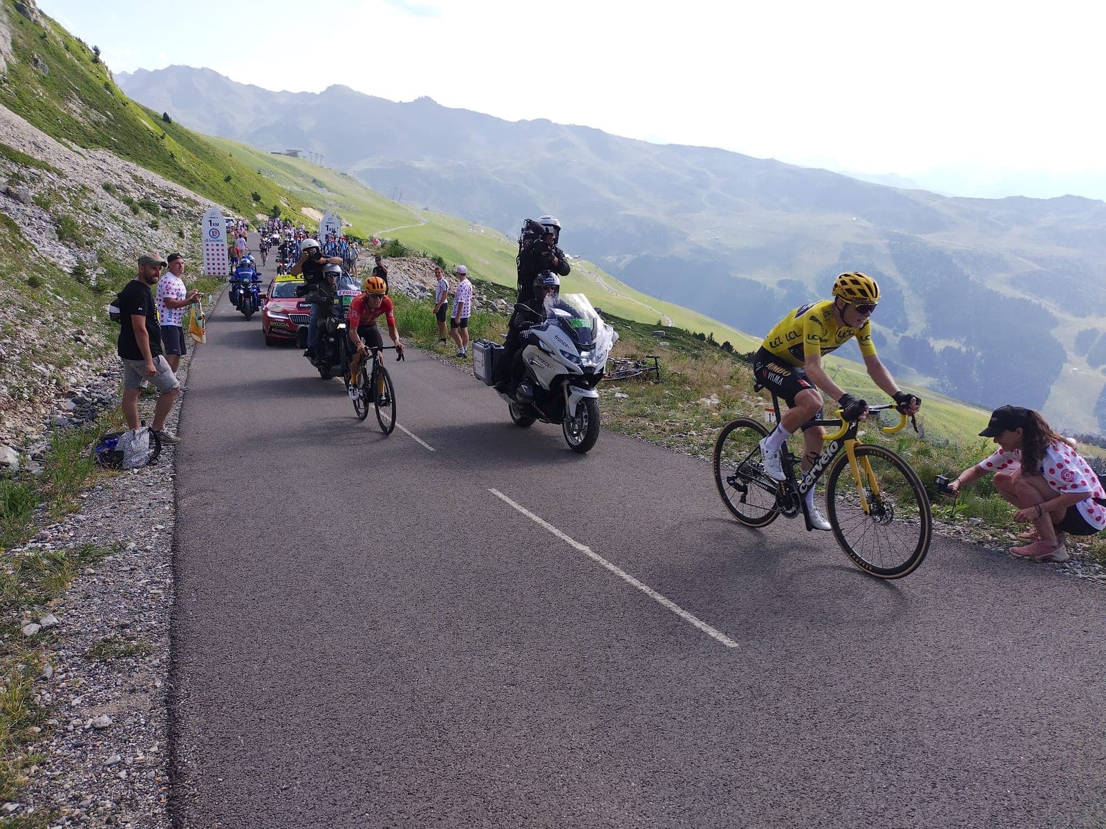Vingegaard gana en Blockhaus y avisa en el Giro