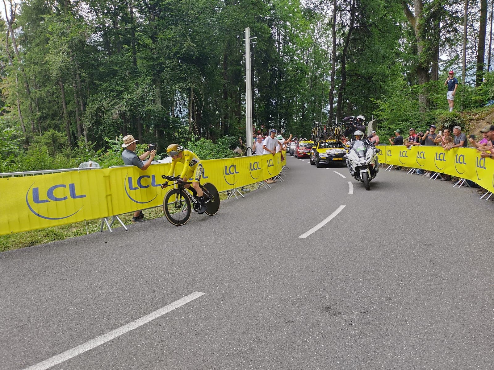 Vingegaard se pone el primer maillot amarillo del Tour
